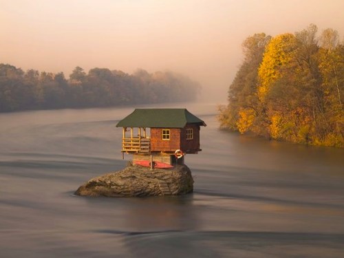house-river-serbia_57361_600x450